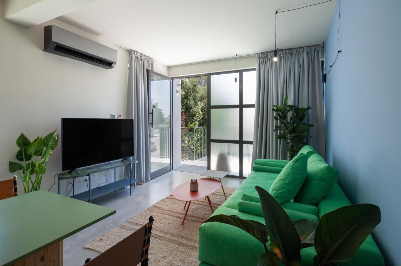 Adrop Pool Suites Paphos Bagian luar foto