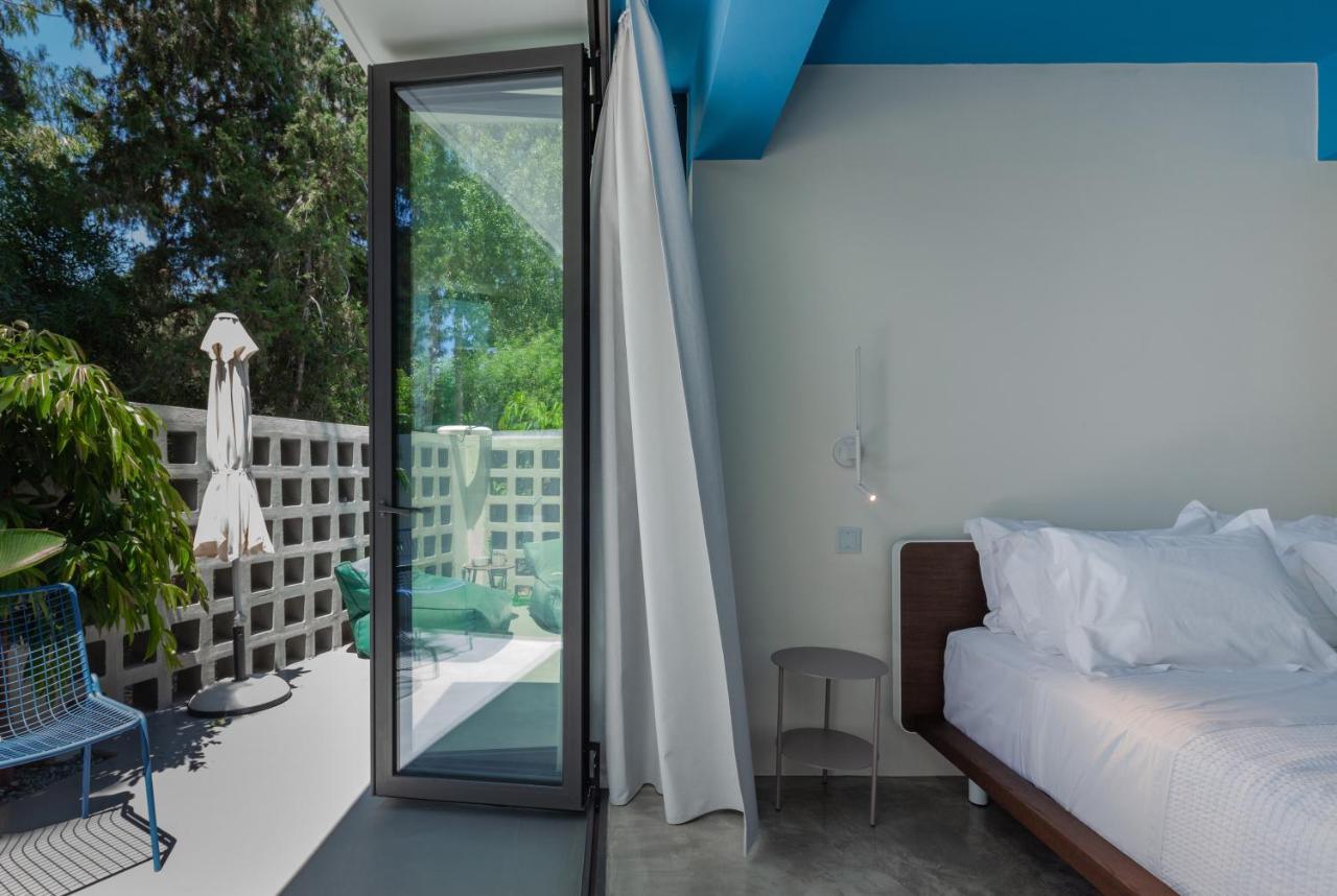 Adrop Pool Suites Paphos Bagian luar foto