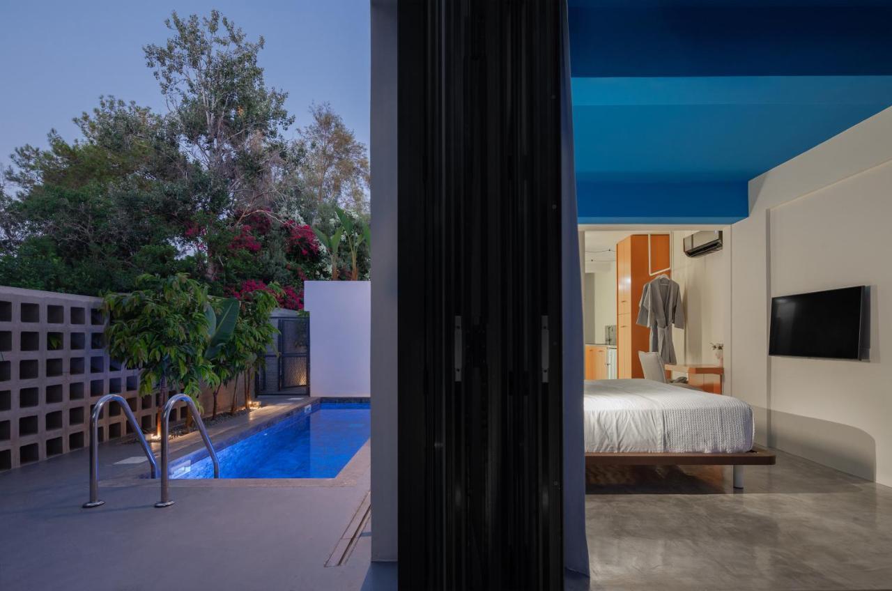 Adrop Pool Suites Paphos Bagian luar foto